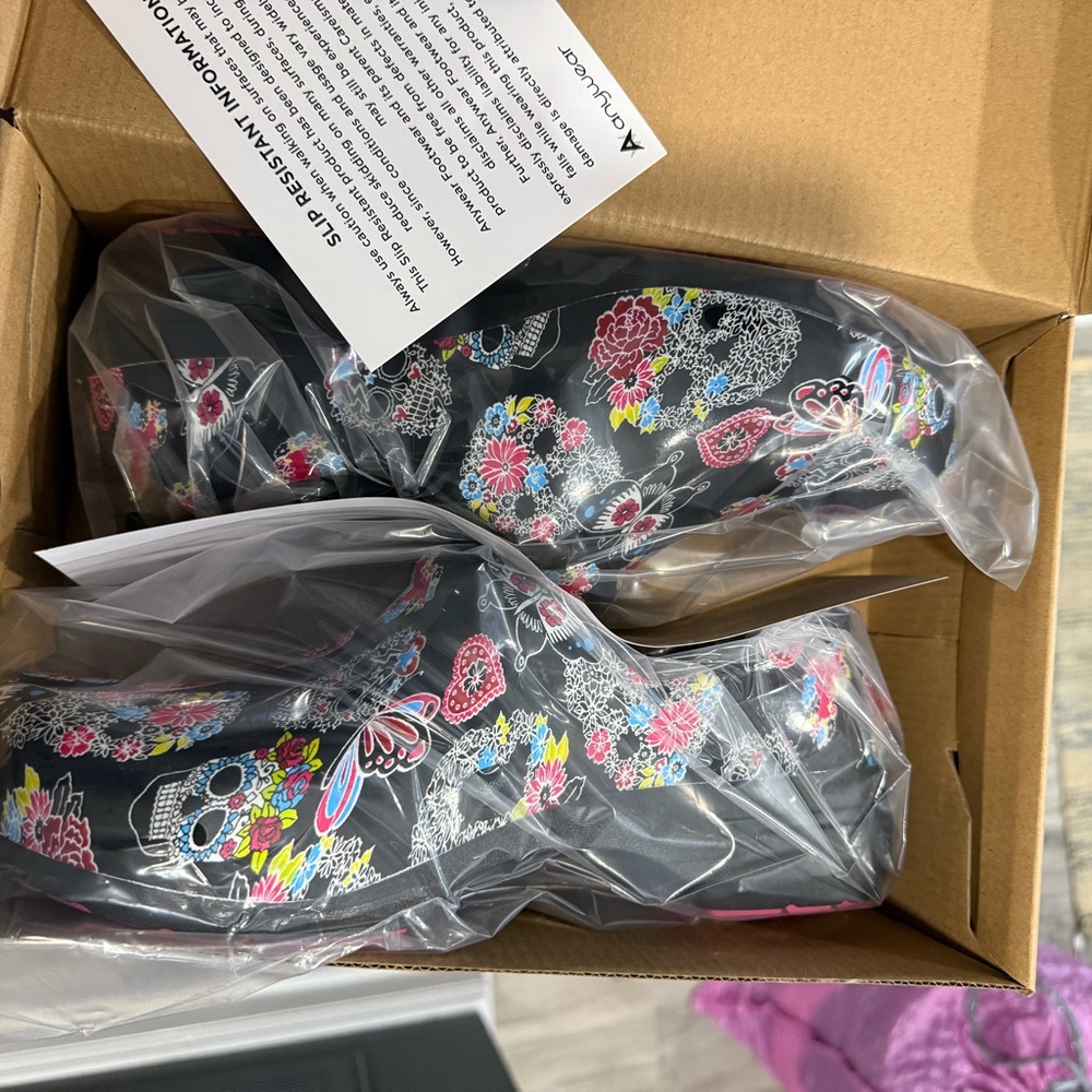Anywear SR Angel Clogs